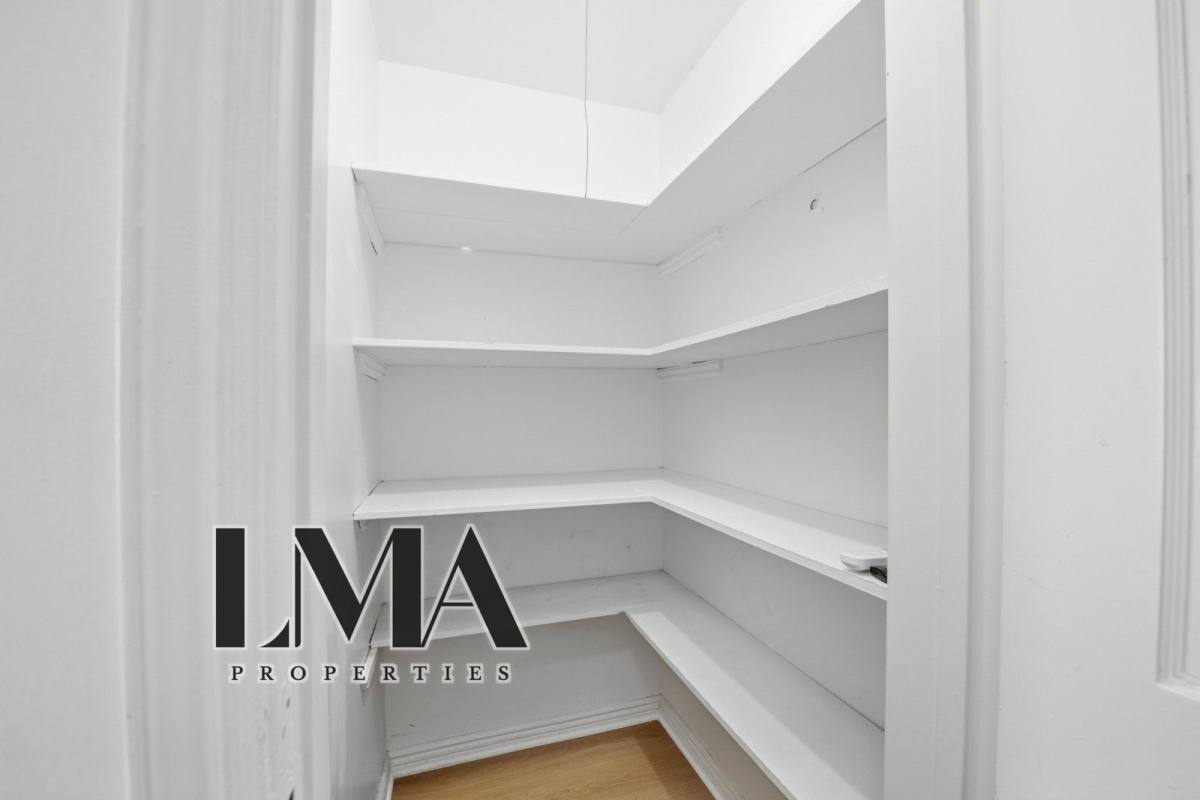 Apartment for rent at 136 S Roxbury Dr #5, Beverly Hills, CA 90212