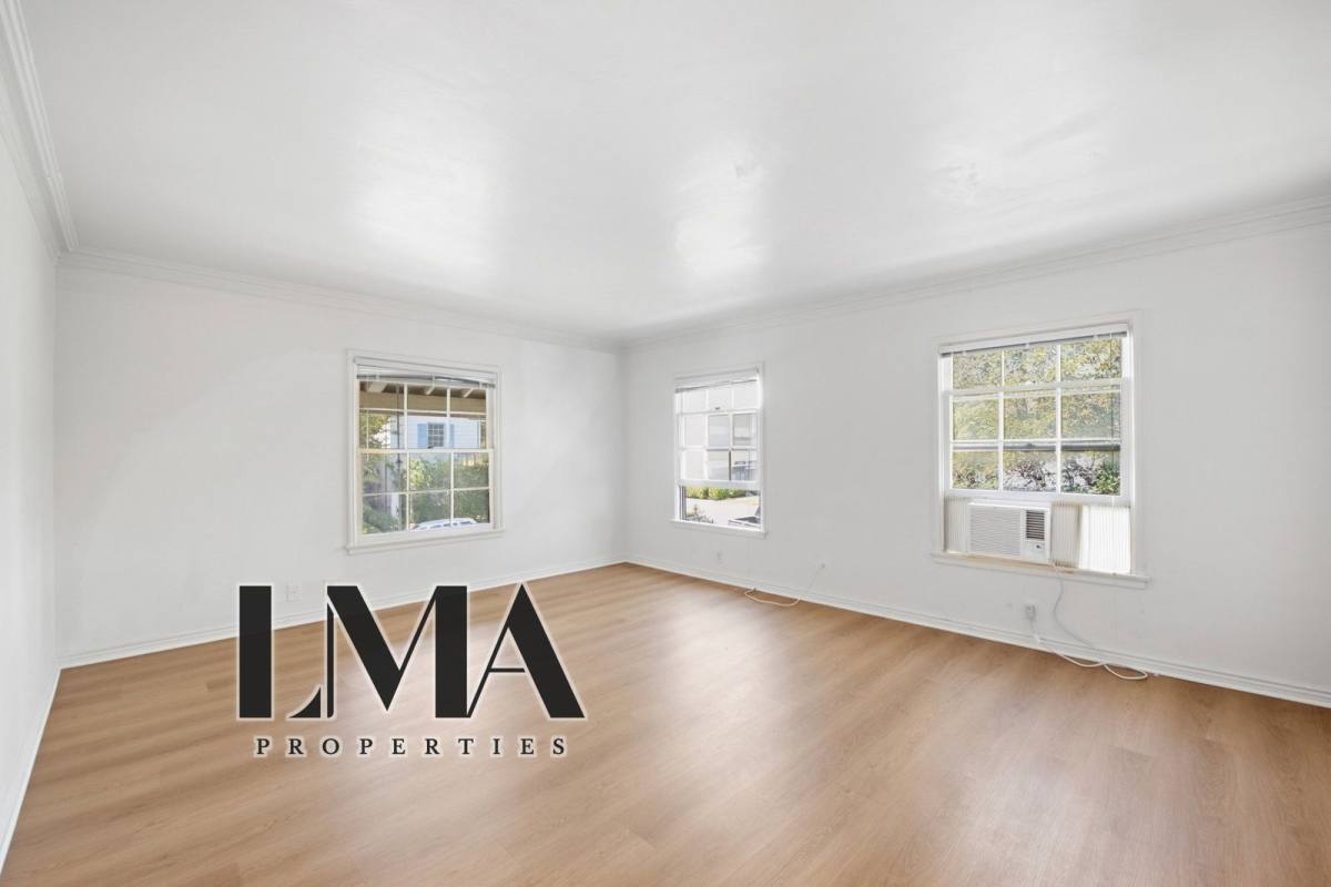 Apartment for rent at 136 S Roxbury Dr #5, Beverly Hills, CA 90212