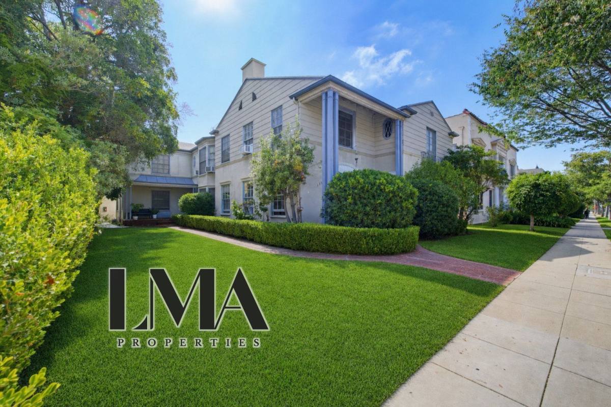 Apartment for rent at 136 S Roxbury Dr #5, Beverly Hills, CA 90212