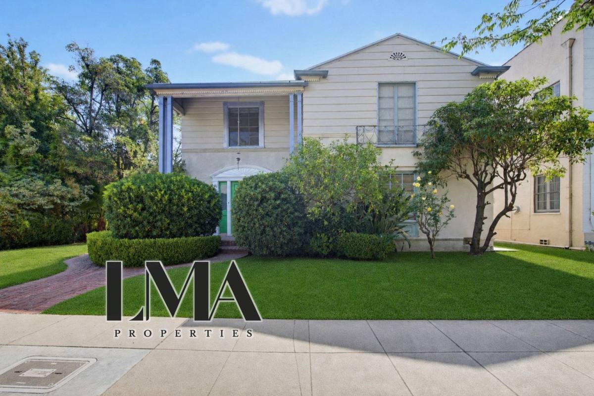 Apartment for rent at 136 S Roxbury Dr #5, Beverly Hills, CA 90212