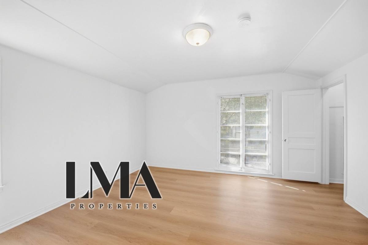 Apartment for rent at 136 S Roxbury Dr #5, Beverly Hills, CA 90212