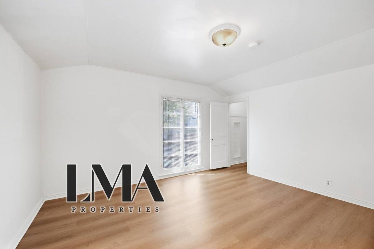 Apartment for rent at 136 S Roxbury Dr #5, Beverly Hills, CA 90212