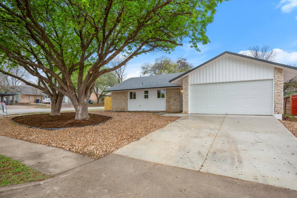 House for rent at 2100 Deadwood Dr, Austin, TX 78744