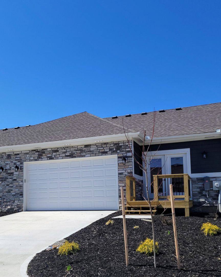 Townhouse for rent at 15845 Foster St, Overland Park, KS 66223