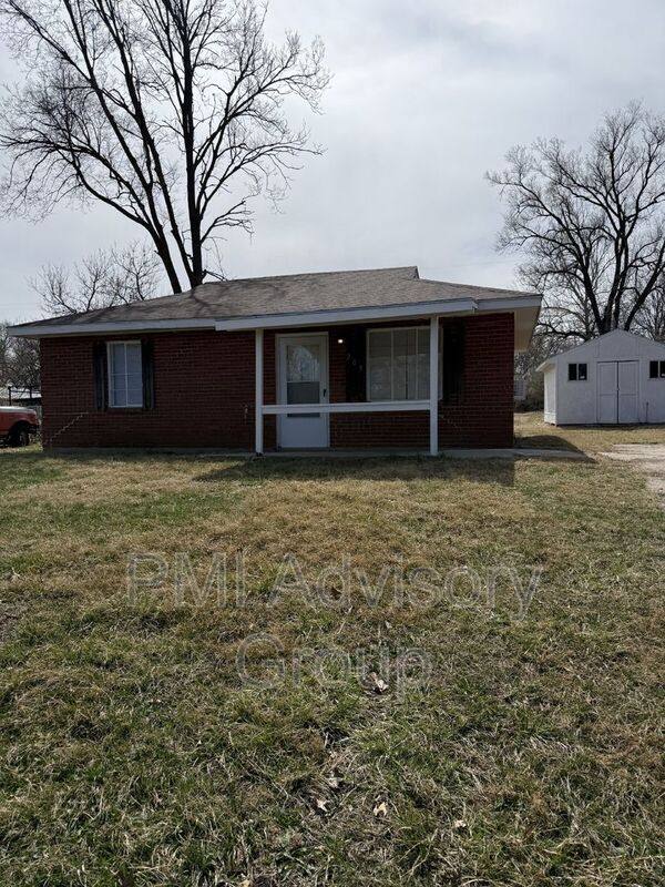 House for rent at 203 SW Heights Rd, Topeka, KS 66609