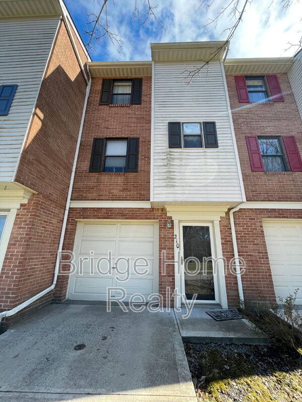 Townhouse for rent at 210 Woodhaven Dr, Mars, PA 16046