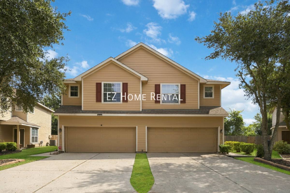 Townhouse for rent at 2943 Hackamore Hollow Lane, Houston, TX 77014