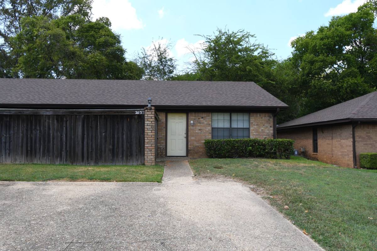 House for rent at 203 Parklane Dr, Whitehouse, TX 75791