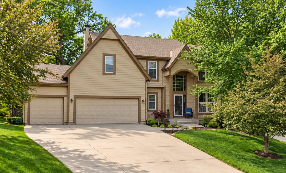 House for rent at 18981 W 118th St, Olathe, KS 66061