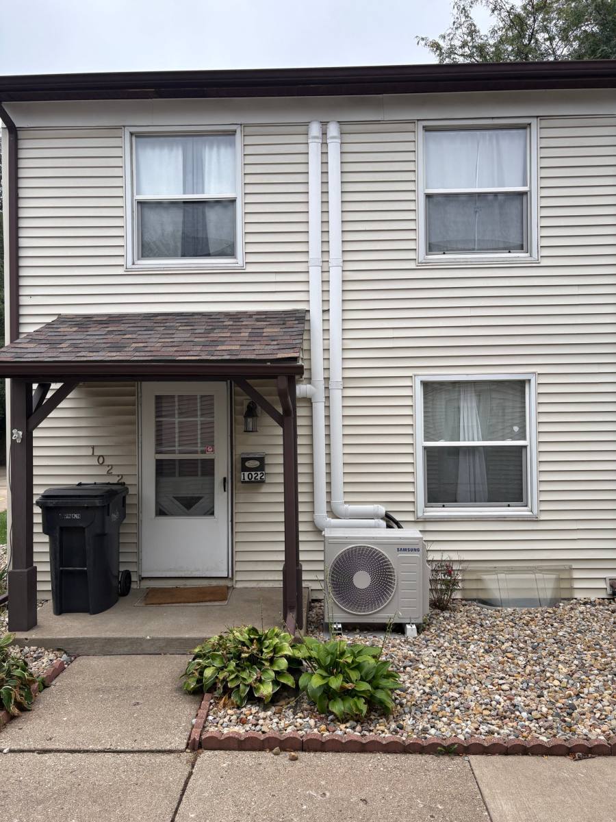 Apartment for rent at 1022 Florence Ave, Pekin, IL 61554