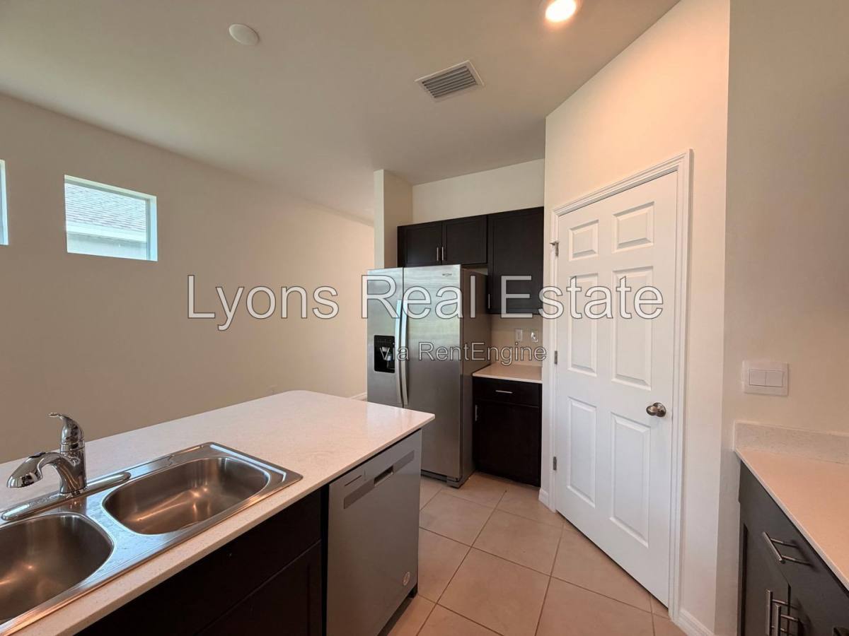 House for rent at 816 Friendship Circle, Labelle, FL 33935