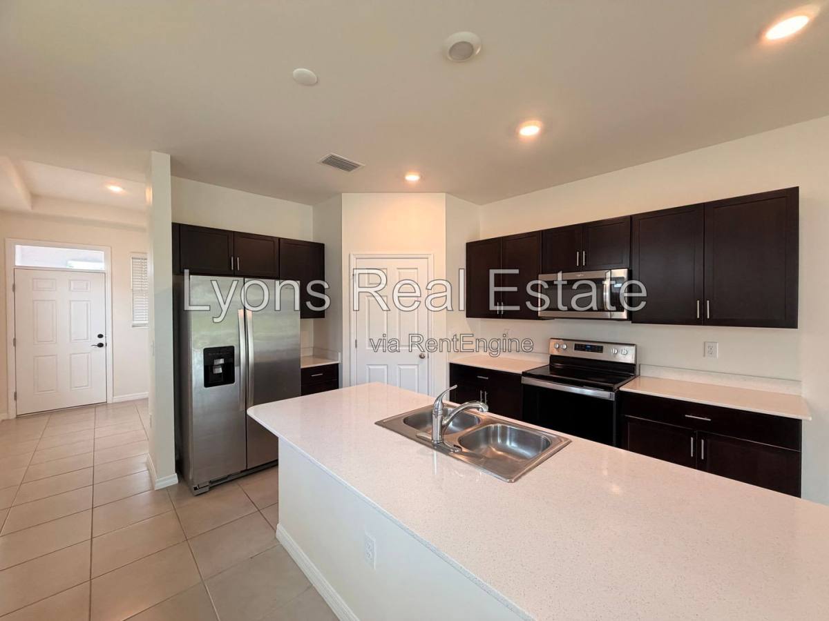 House for rent at 816 Friendship Circle, Labelle, FL 33935