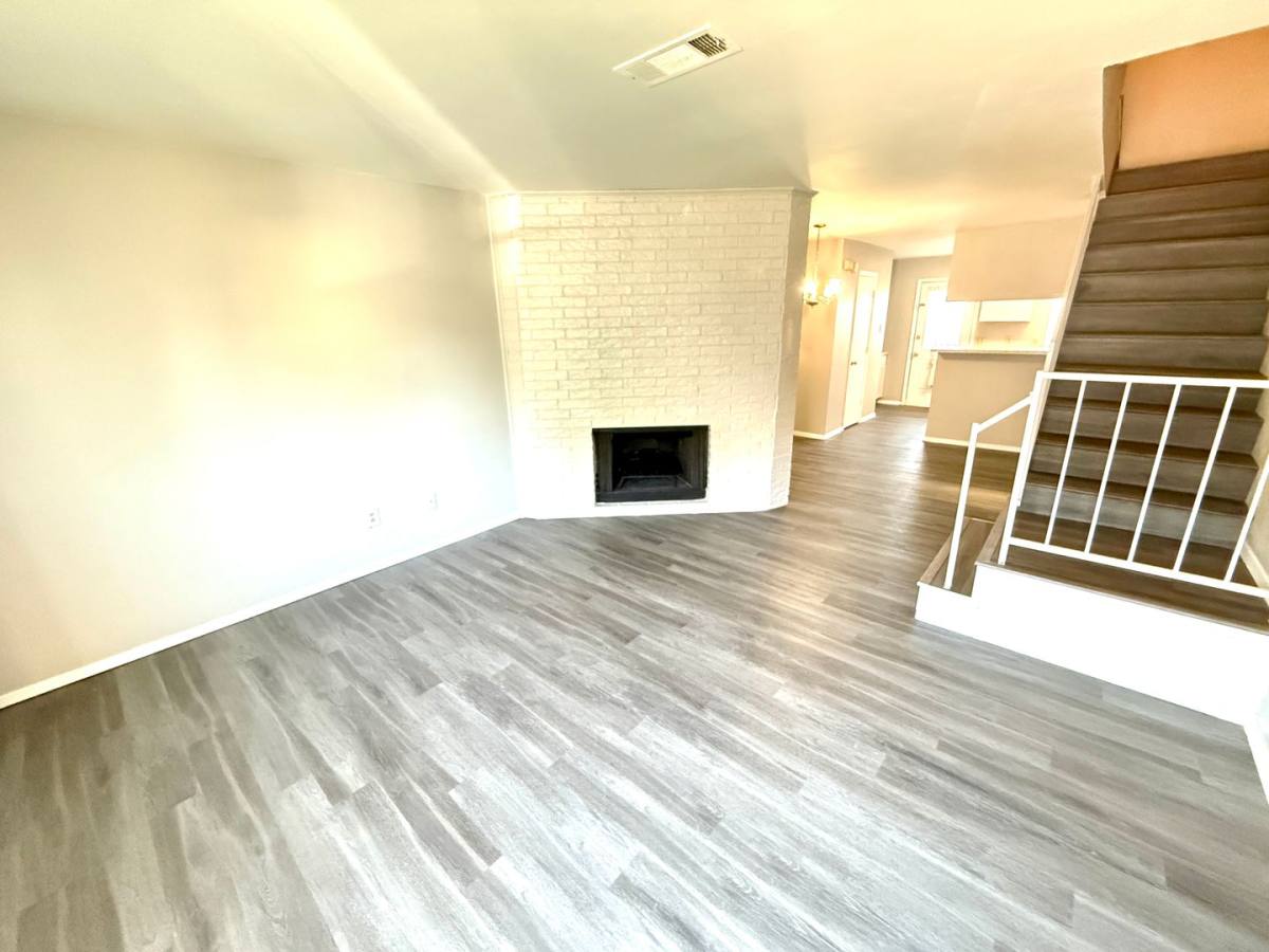 Apartment for rent at 629 Carriagehouse Lane #H6, Garland, TX 75040
