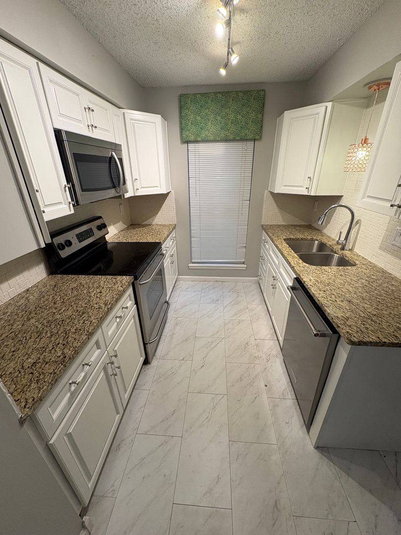 Apartment for rent at 5108 W 62nd St, Mission, KS 66205