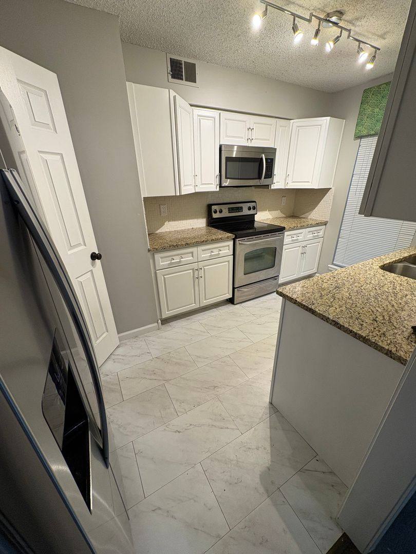 Apartment for rent at 5108 W 62nd St, Mission, KS 66205