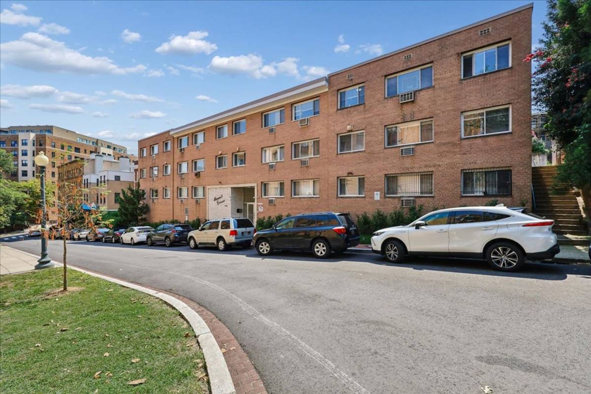 Apartment for rent at 1714 Summit Place NW, Washington, DC 20009