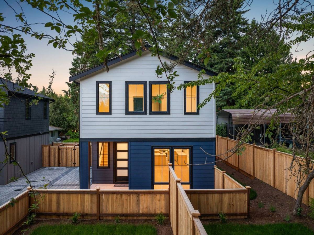 House for rent at 13811 84th Lane NE, Kirkland, WA 98034