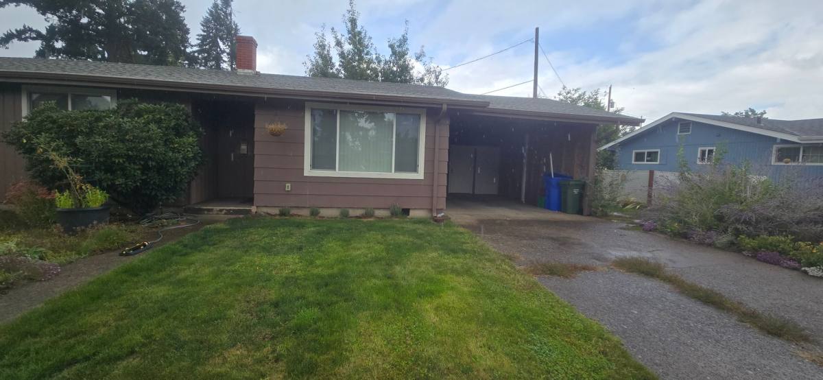 Apartment for rent at 1030 Jackson St, Cottage Grove, OR 97424