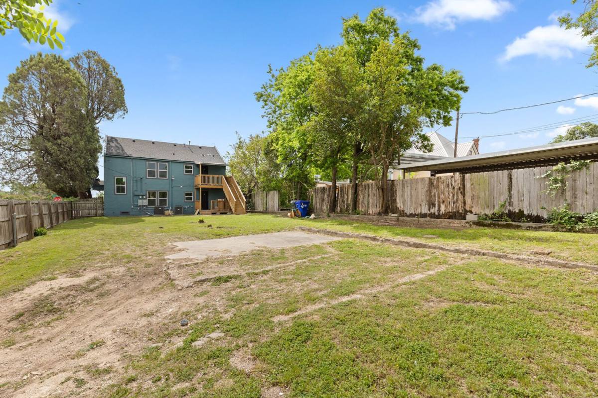 Apartment for rent at 2401 Columbus Ave, Waco, TX 76701