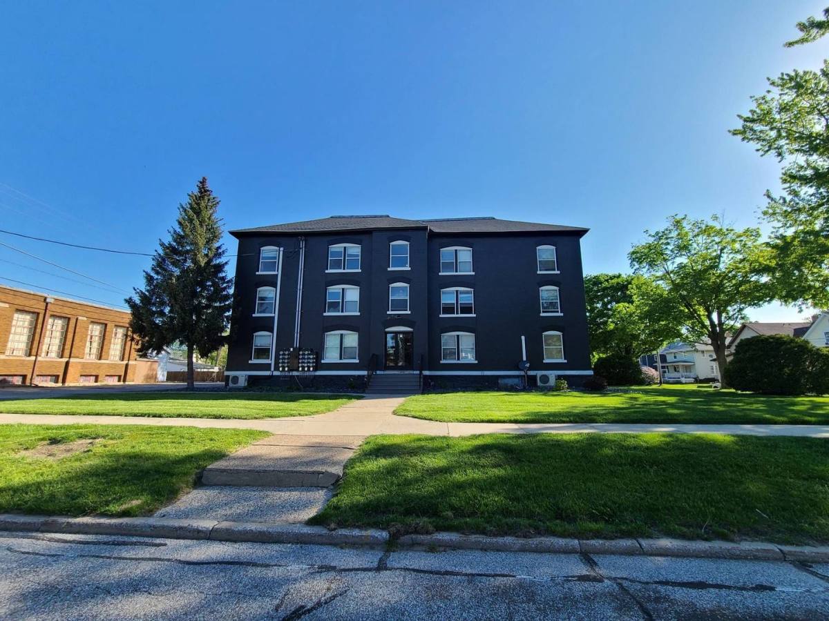 Apartment for rent at 917 Pearl St, St. Joseph, MI 49085
