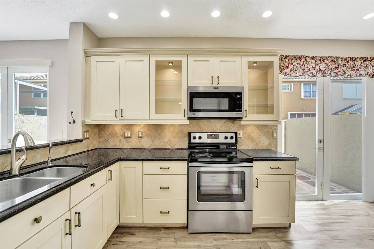 Townhouse for rent at 1365 NW 154th Lane, Pembroke Pines, FL 33028