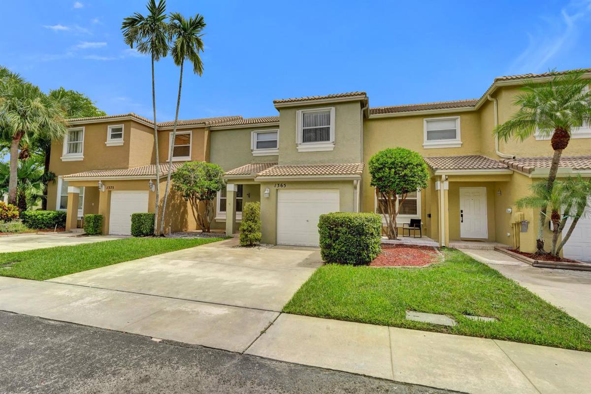 Townhouse for rent at 1365 NW 154th Lane, Pembroke Pines, FL 33028