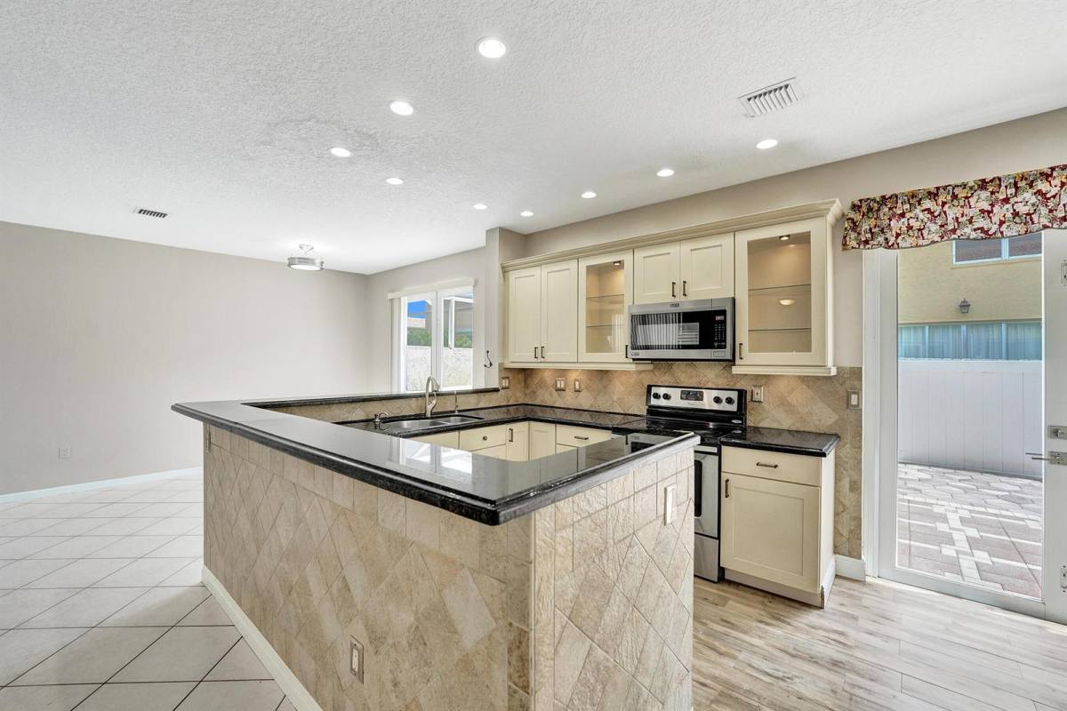 Townhouse for rent at 1365 NW 154th Lane, Pembroke Pines, FL 33028