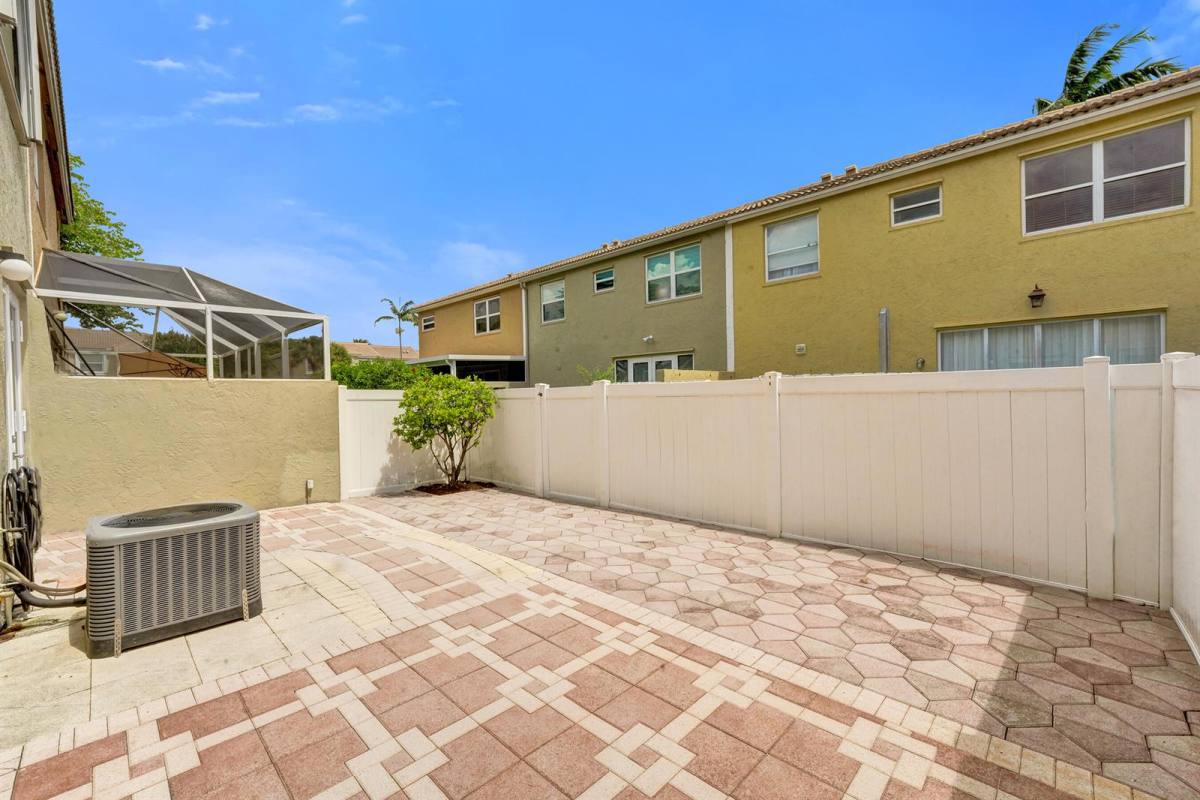 Townhouse for rent at 1365 NW 154th Lane, Pembroke Pines, FL 33028