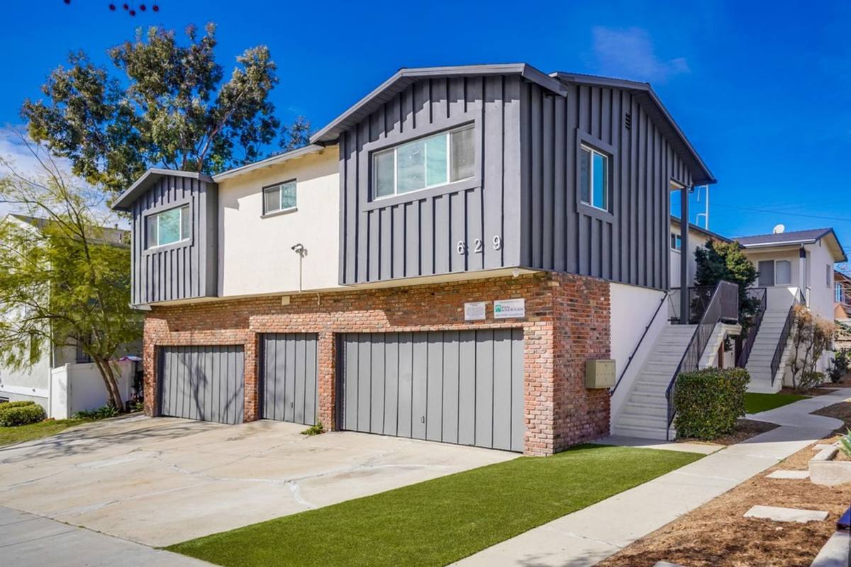 Apartment for rent at 629 Hardin Dr, Inglewood, CA 90302