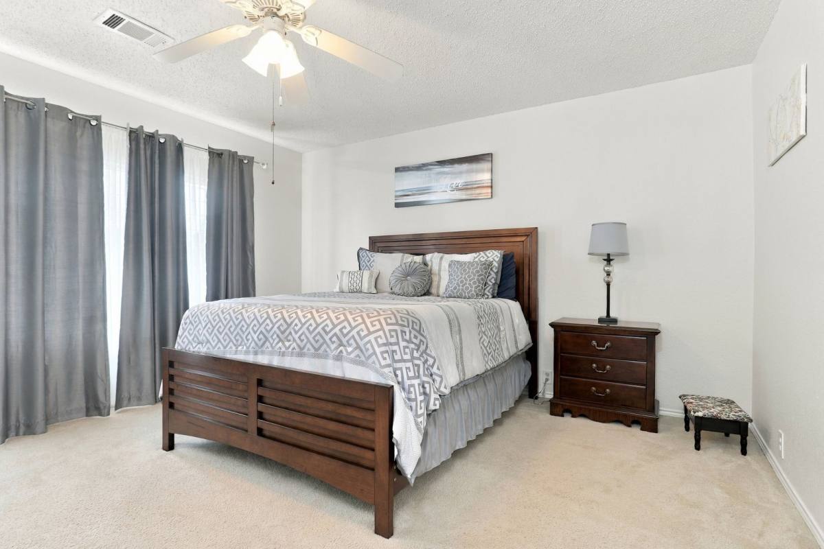 House for rent at 815 Breanna Way, Red Oak, TX 75154
