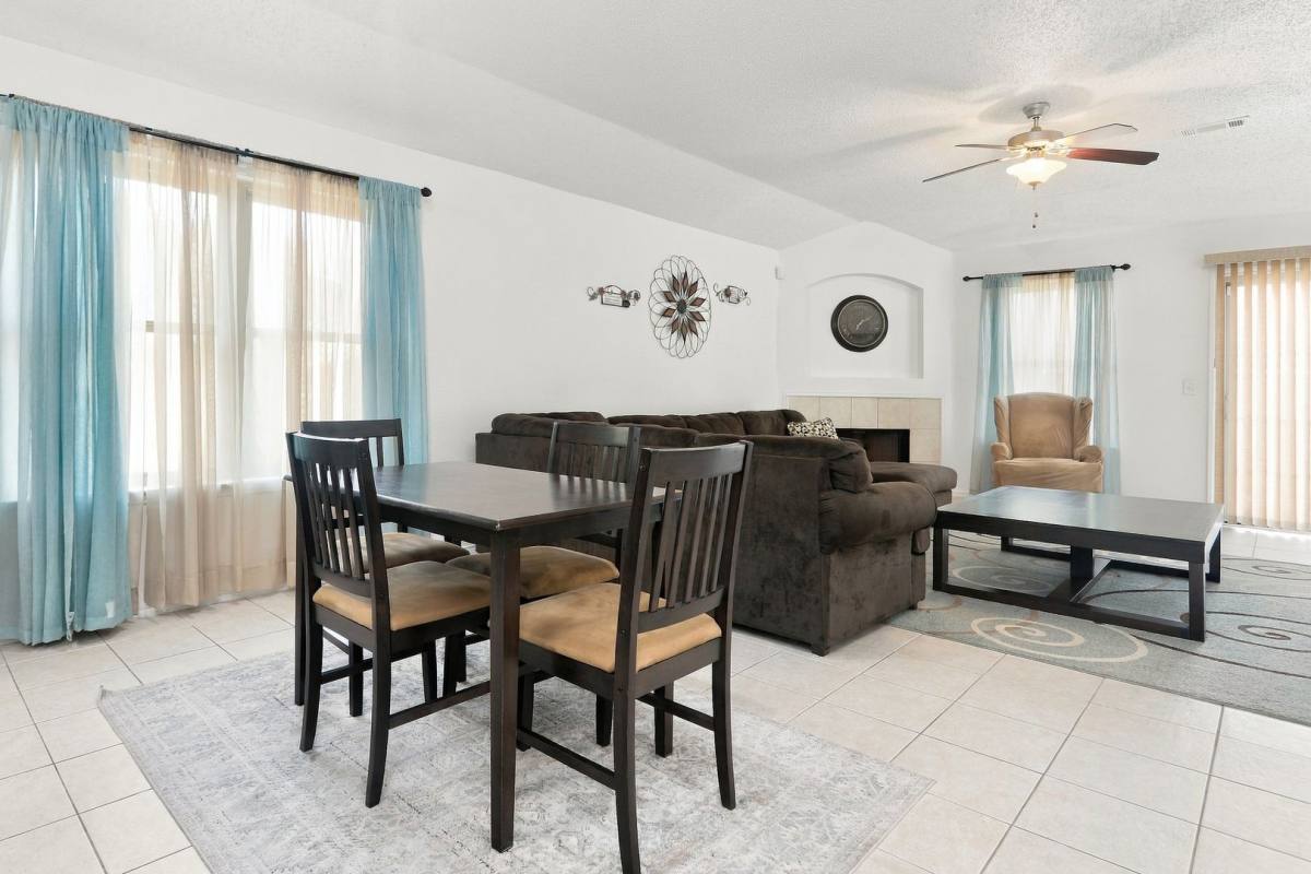 House for rent at 815 Breanna Way, Red Oak, TX 75154