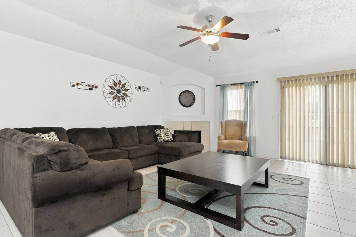 House for rent at 815 Breanna Way, Red Oak, TX 75154