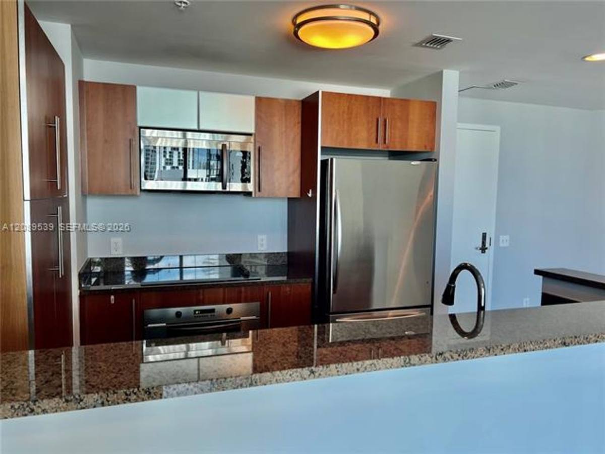 Apartment for rent at 300 S Biscayne Blvd #2705, Miami, FL 33131