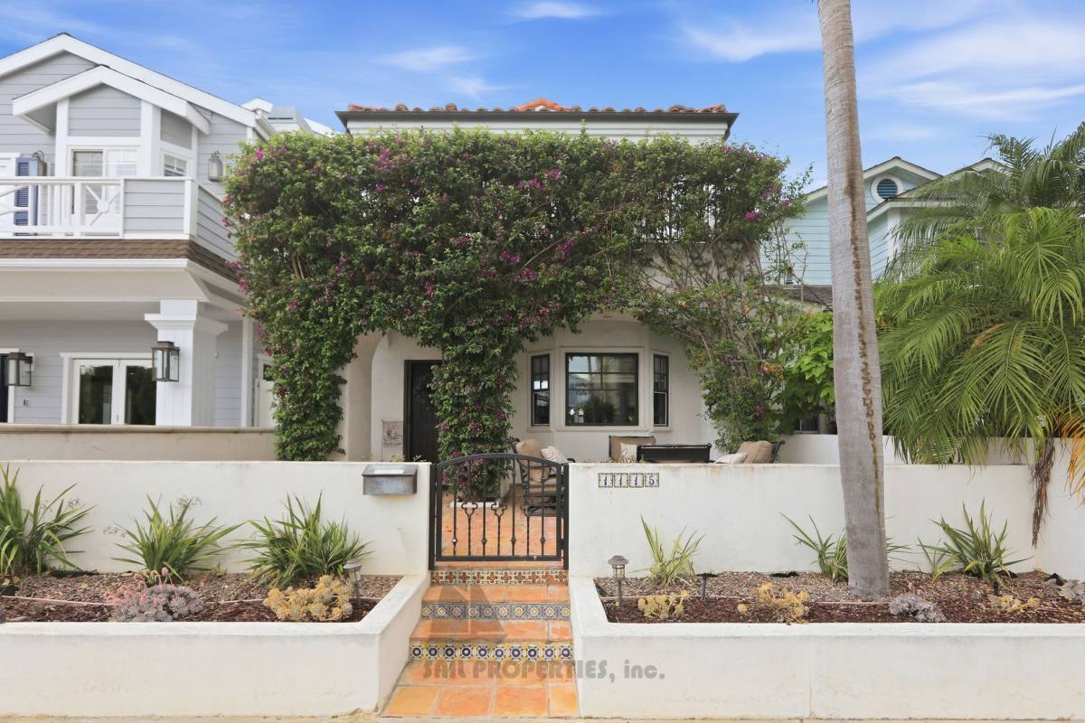 House for rent at 1115 California St, Huntington Beach, CA 92648