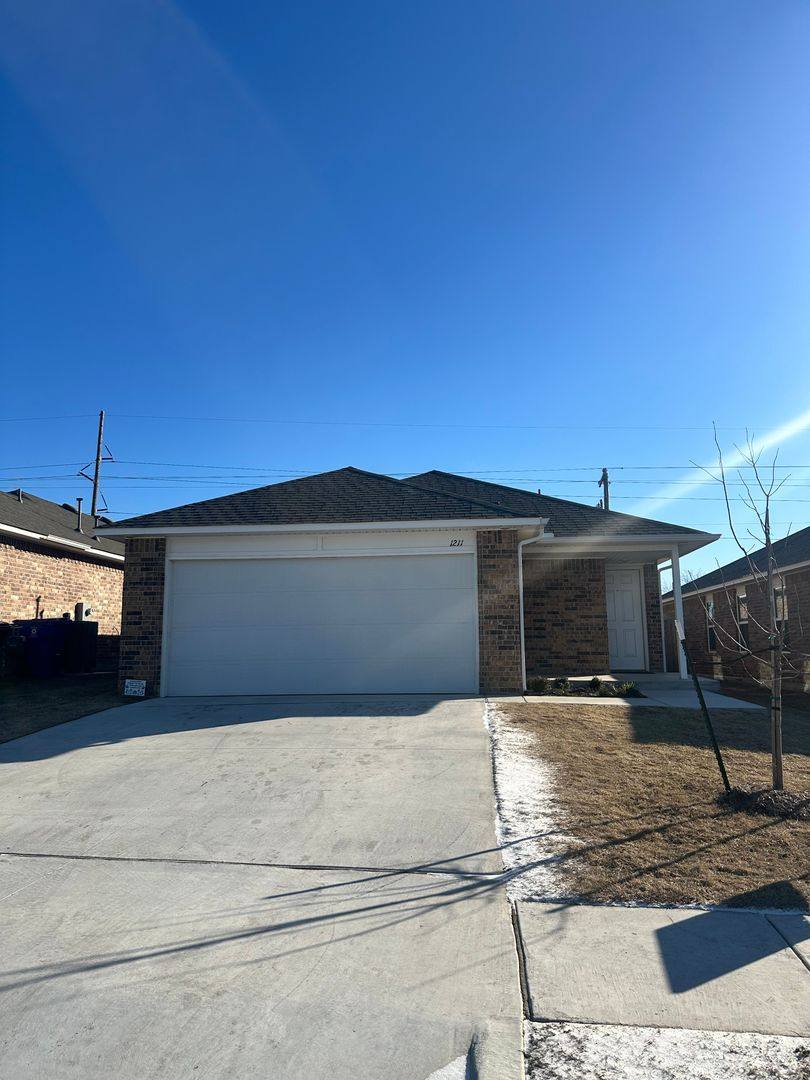 House for rent at 1211 Tortoise Wood Rd, Norman, OK 73071