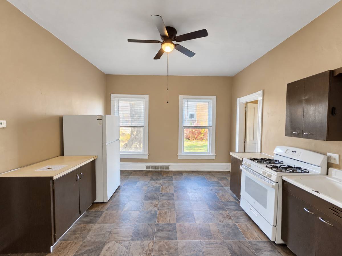 Apartment for rent at 1402 E Ave, Stevens Point, WI 54481