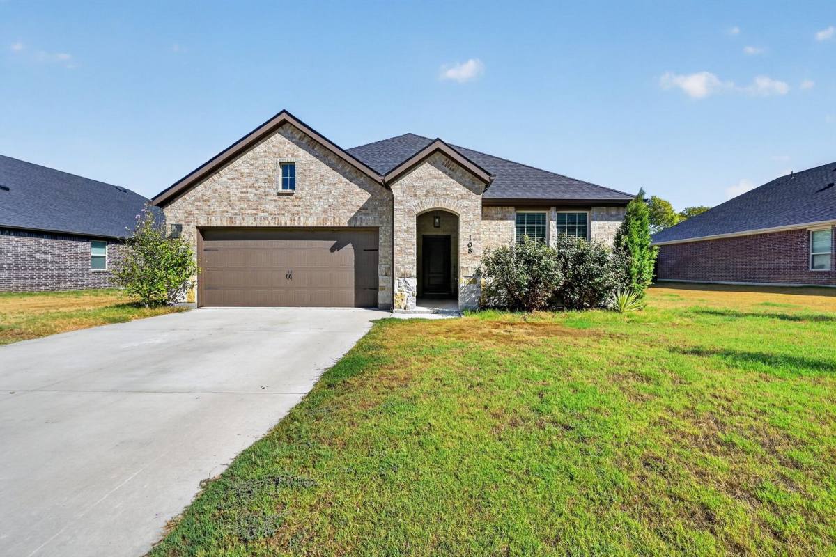 House for rent at 108 Lakeview Circle, Pilot Point, TX 76258
