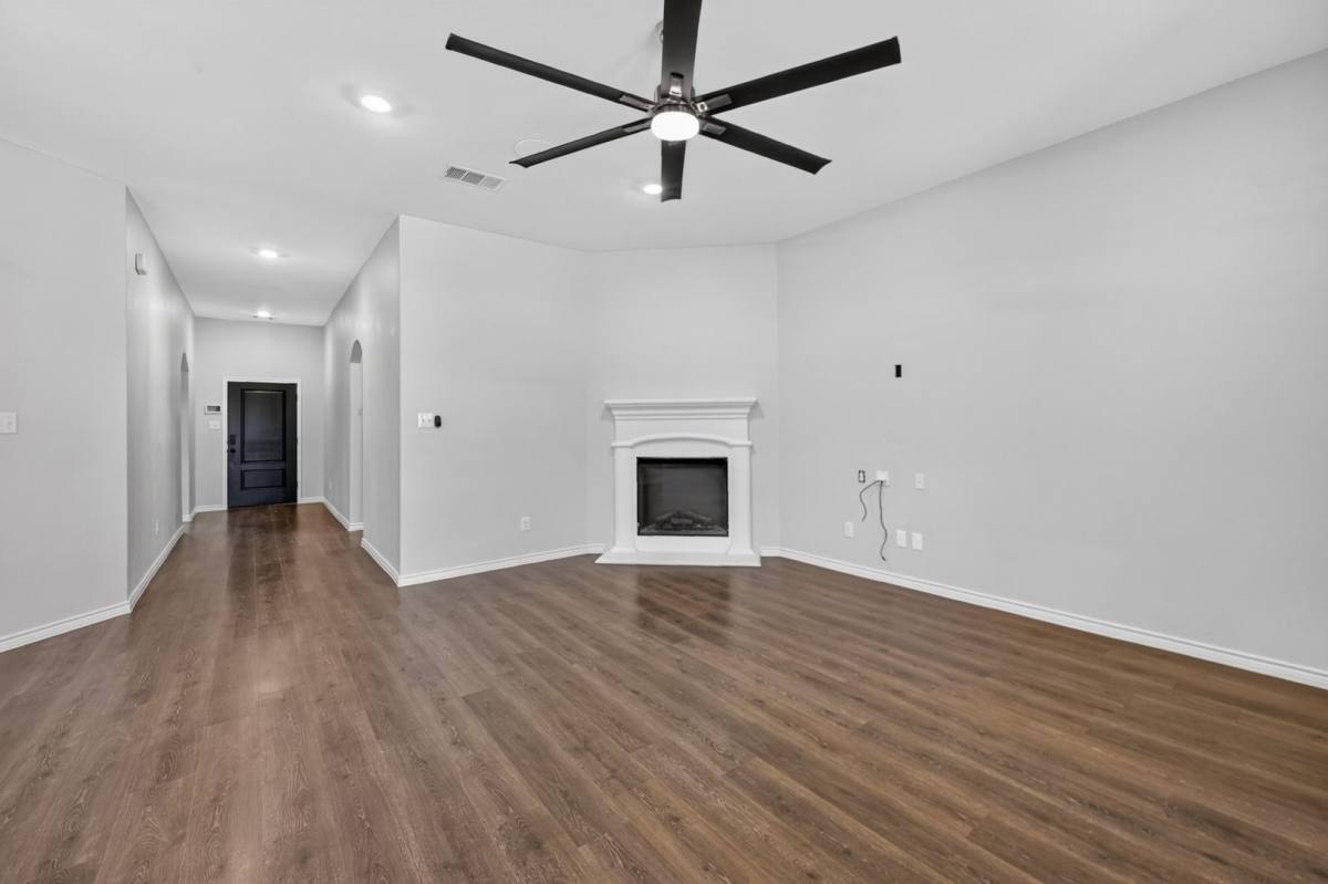 House for rent at 108 Lakeview Circle, Pilot Point, TX 76258
