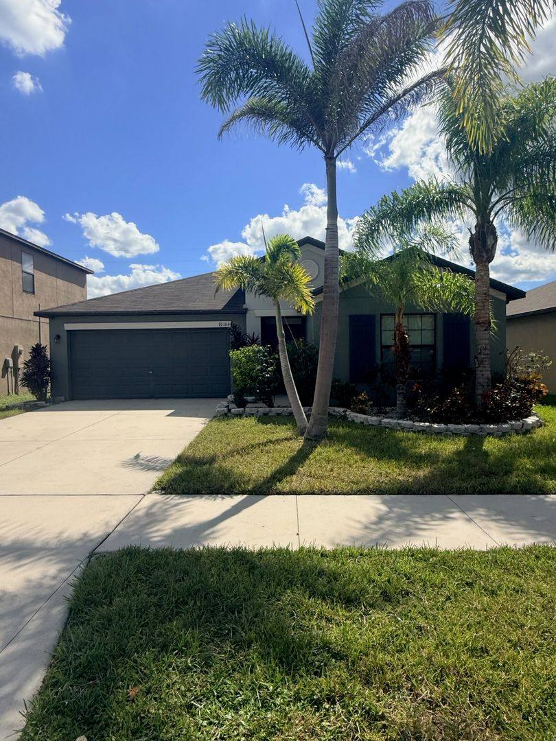 House for rent at 10164 Carloway Hills Dr, Wimauma, FL 33598