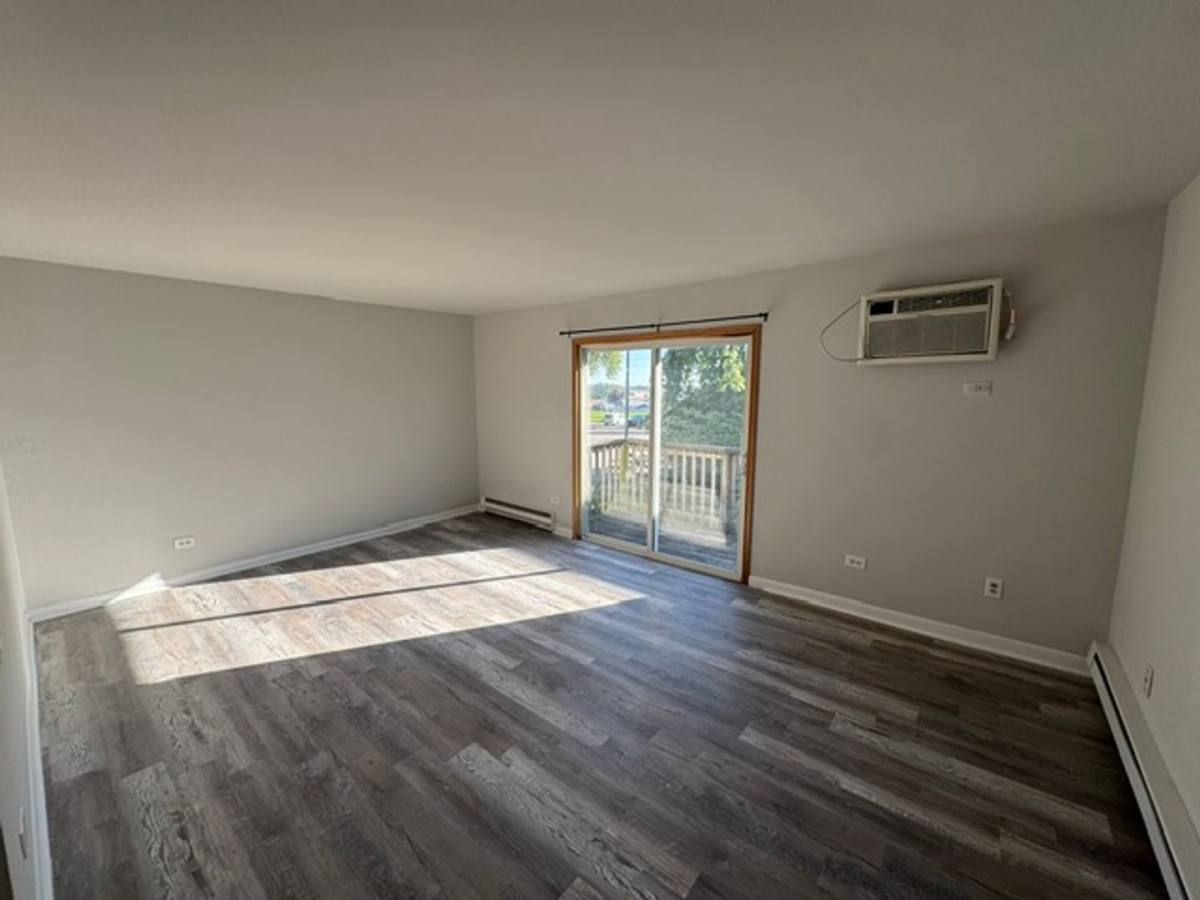 Apartment for rent at 4329 W Park Lane Dr, Alsip, IL 60803