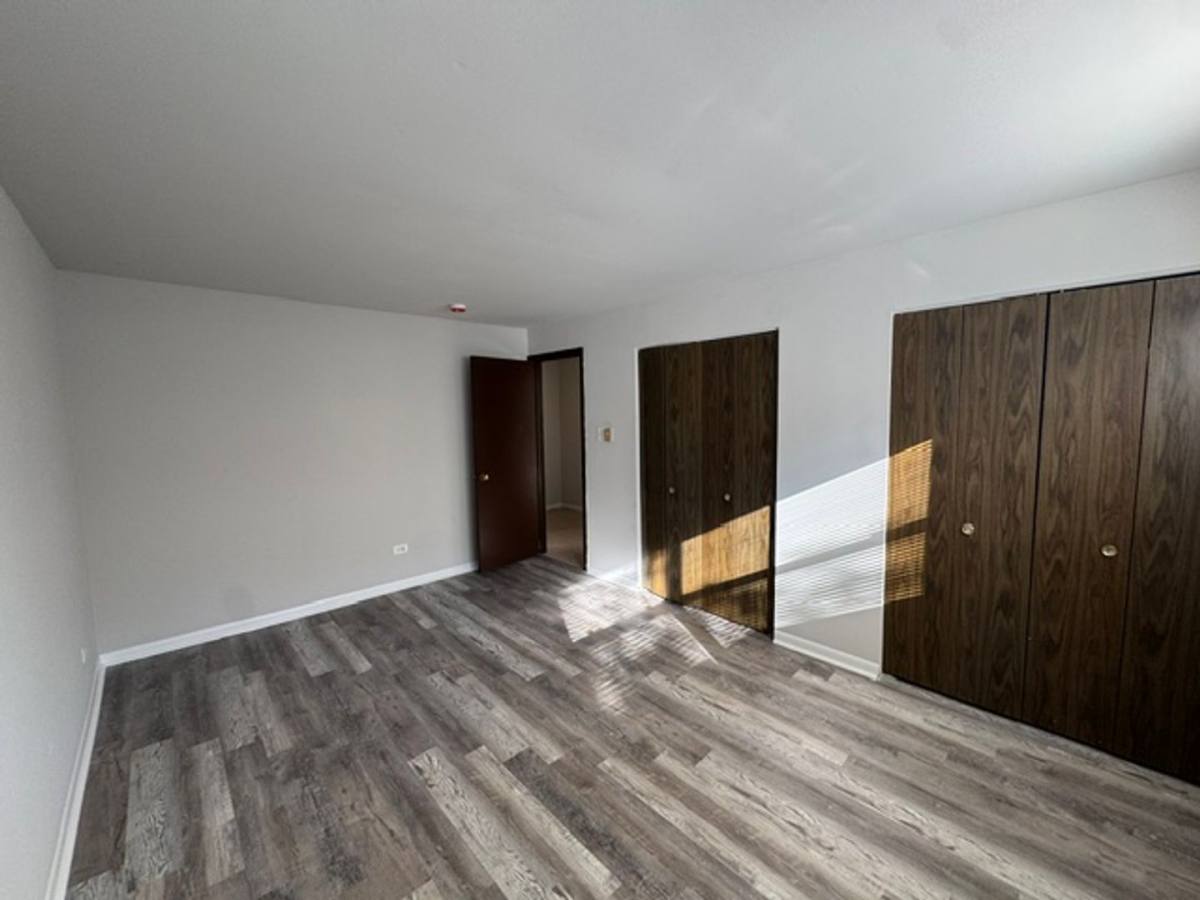 Apartment for rent at 4329 W Park Lane Dr, Alsip, IL 60803