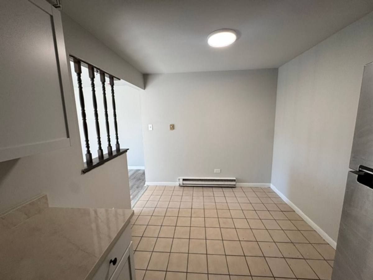 Apartment for rent at 4329 W Park Lane Dr, Alsip, IL 60803