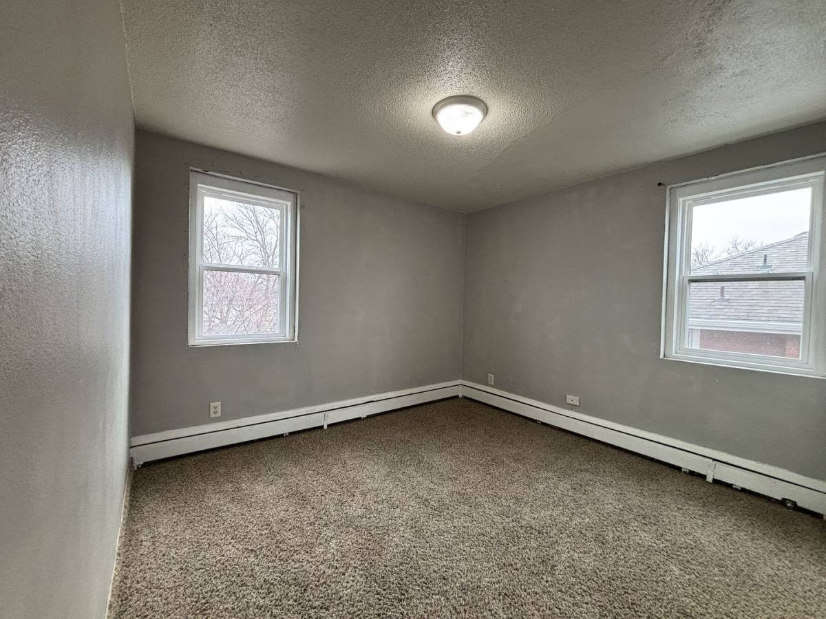 Apartment for rent at 820 N Main St, Aberdeen, SD 57401