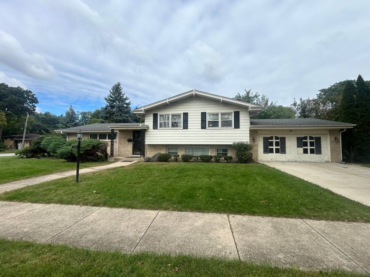 House for rent at 1330 Bonita Dr, Park Ridge, IL 60068