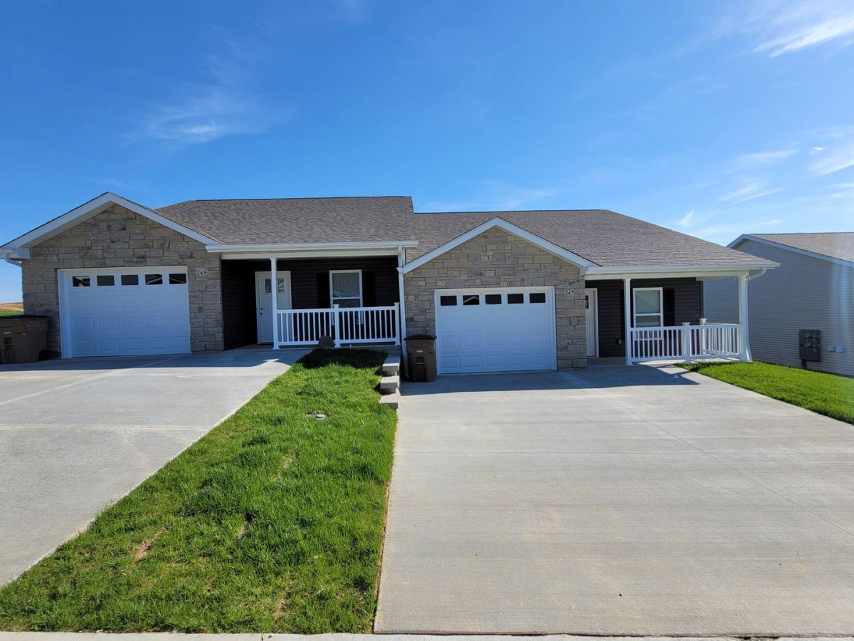 Apartment for rent at 106 Acorn Creek Rd, Washington, MO 63090