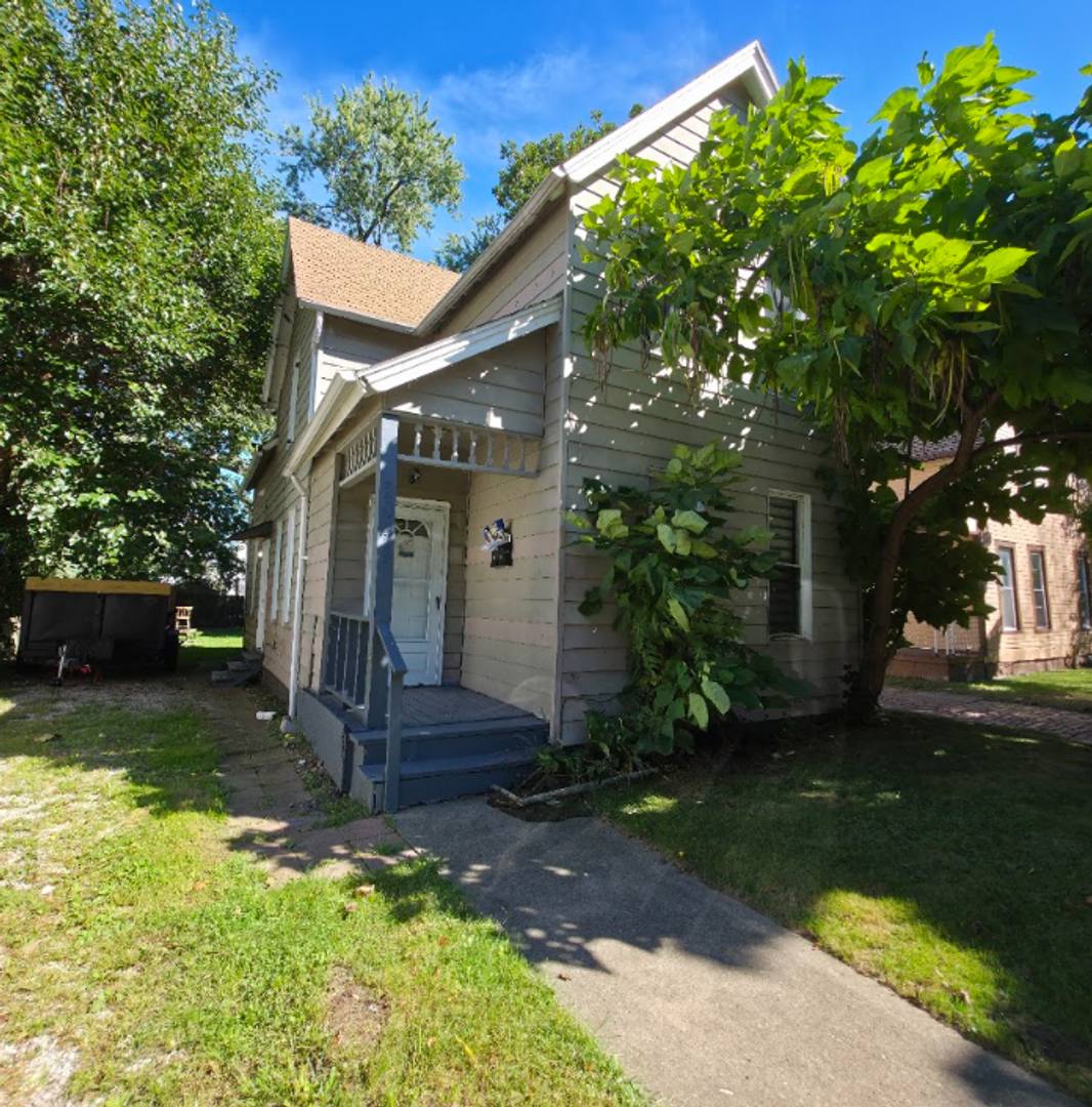 Apartment for rent at 2049 W 95th St, Cleveland, OH 44102