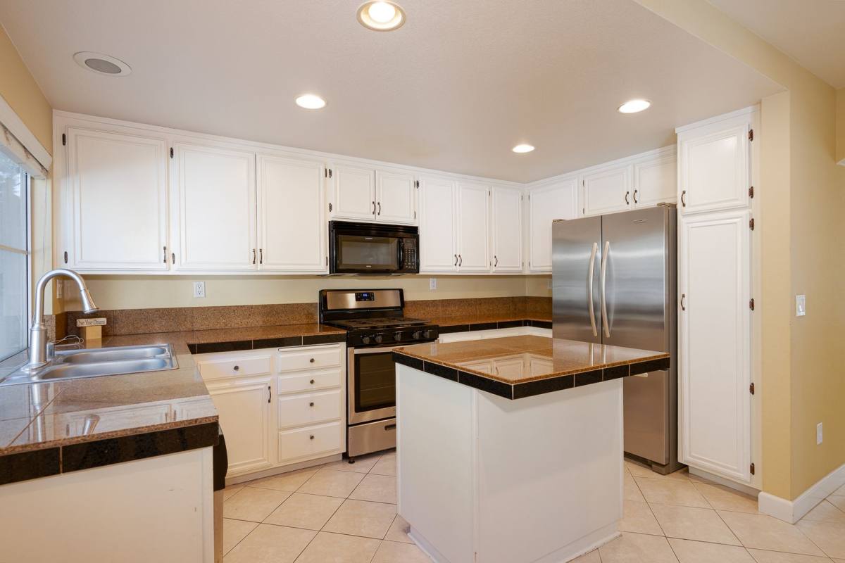 Townhouse for rent at 935 Goodman St, Ventura, CA 93003