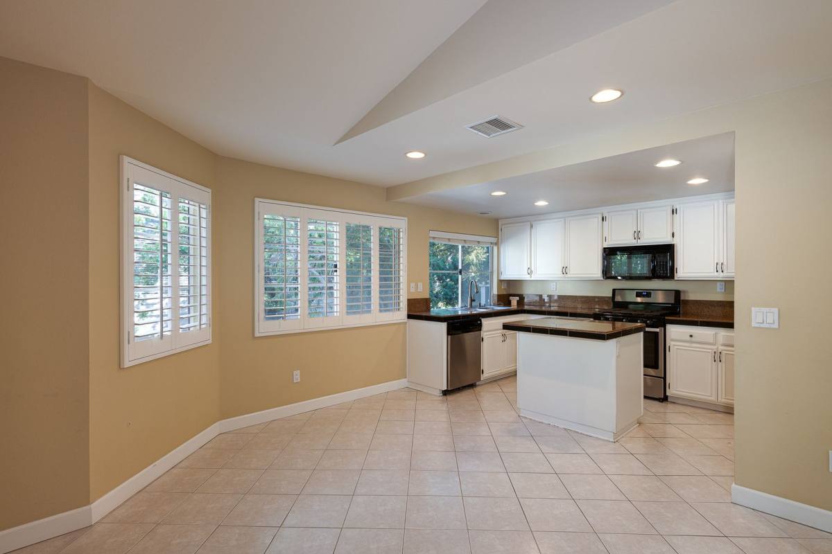 Townhouse for rent at 935 Goodman St, Ventura, CA 93003
