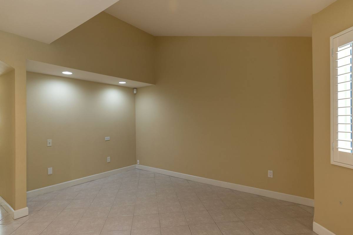 Townhouse for rent at 935 Goodman St, Ventura, CA 93003