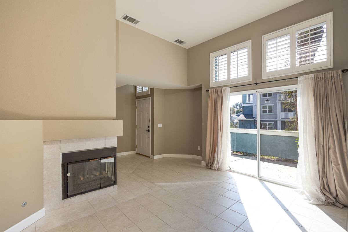 Townhouse for rent at 935 Goodman St, Ventura, CA 93003